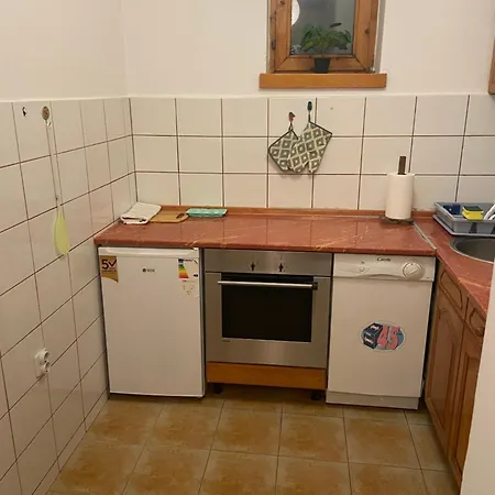 Lovely Bright With Backyard-renovated! Apartment *